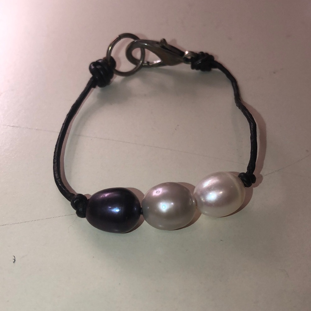 THREE PEARL BRACELET